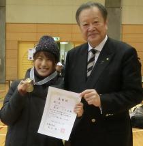 10キロメートル一般女子表彰式後に丸山市長との一枚