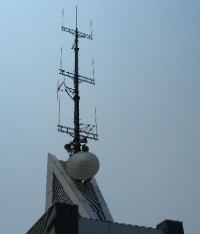 写真：防災センター屋上設置の空中線（アンテナ）