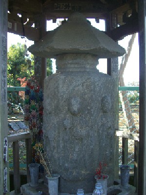 写真:石幢六角地蔵尊