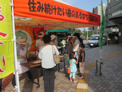 写真：保谷梨の試食ブース