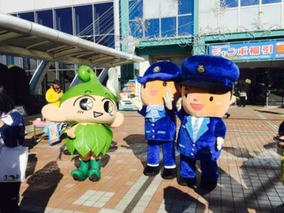 写真：西東京市キャラクター「いこいーな」、西武鉄道のキャラクター「レイルくんとスマイルちゃん」