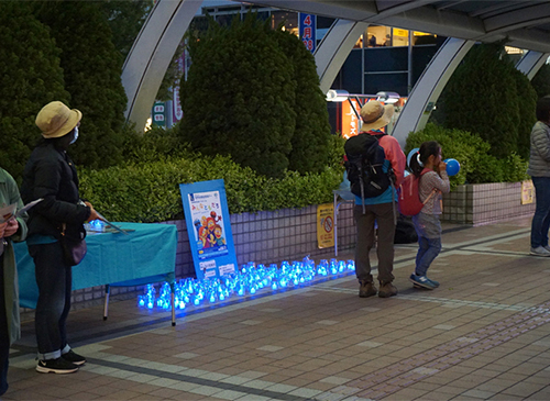 田無駅北口ペデストリアンデッキ　ブルーのミニLEDでのミニライトアップ