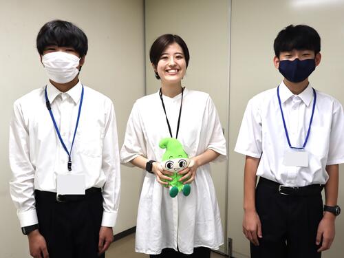 生徒と職員の集合写真