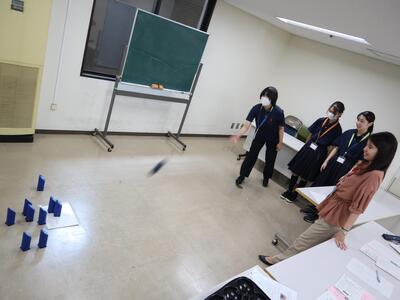 モルック体験をしている様子の画像