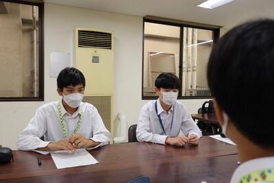 インタビュー様子の画像