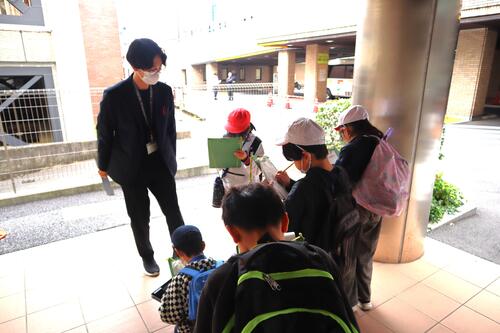 インタビューの様子の画像