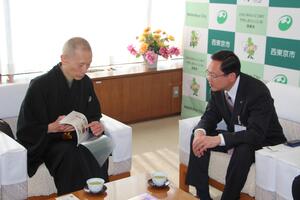 訪問の様子の写真2枚目