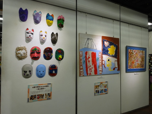 パラアート展覧会の様子（東村山市）の写真