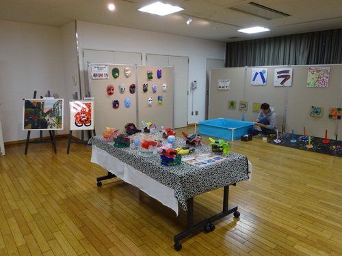 パラアート展覧会の様子（西東京市）の写真