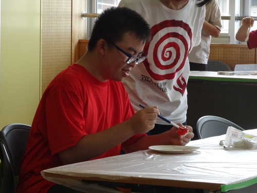 パラアート制作ワークショップの様子の写真