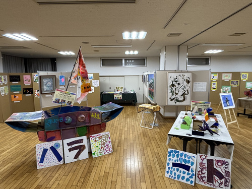 パラアート展覧会の様子（西東京市）の写真