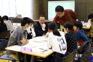 みんなで話し合いの様子