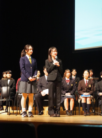 池澤市長からの質問に回答する坂上さん