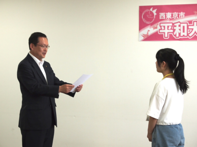 平和大使任命証書の授与