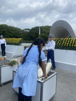平和記念式典（献花）