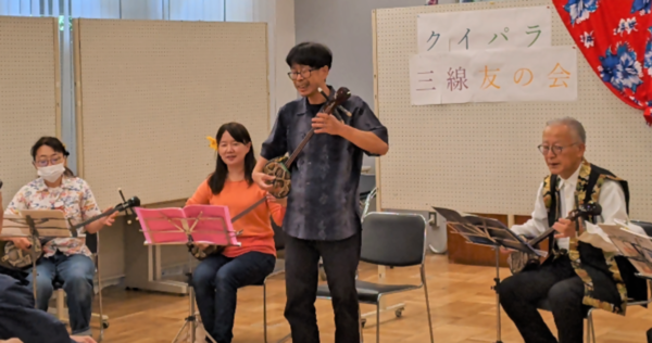 クイパラ三線友の会 演奏風景