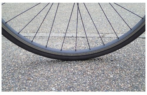 自転車のタイヤの画像