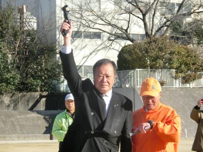 10キロメートル1組目　丸山市長の号砲でスタート！