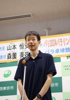 山本監督が挨拶している様子