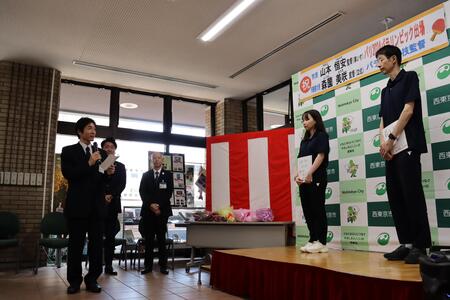 教育長が激励の言葉をお伝えしている様子
