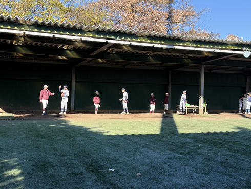 守備の基本練習の様子