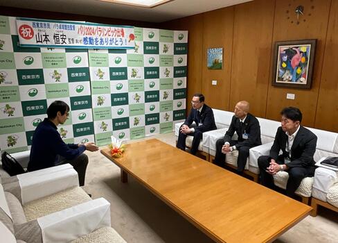 歓談中の写真