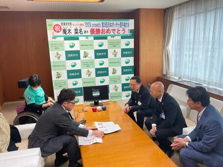 プログラムを理事者に説明をしている写真