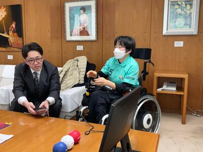 説明をしている庵木選手