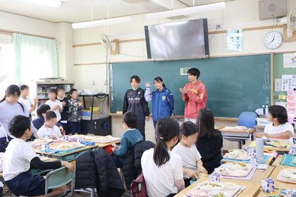 教室での挨拶の様子