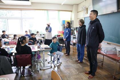 教室での挨拶の様子