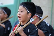 どんどこどんどこ大きな声で掛け声を言う