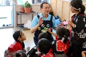 子ども達が市長と話をしている