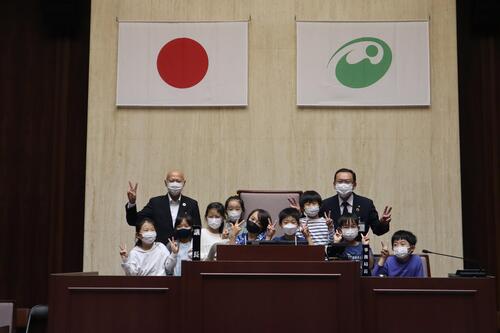 市長、副市長と集合写真