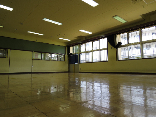 写真；田無児童館の遊戯室