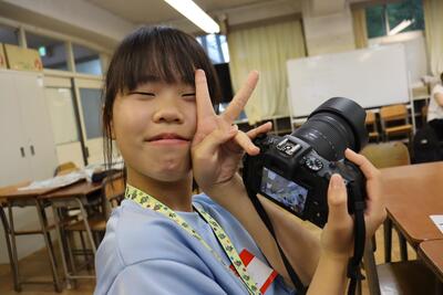 写真を撮りあっている様子の画像
