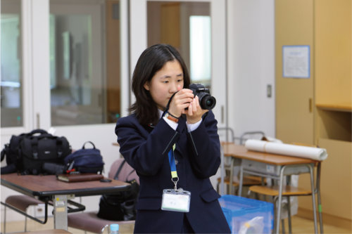 試し撮りをしている様子の画像（1人目）