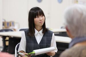 話しを聴いている様子