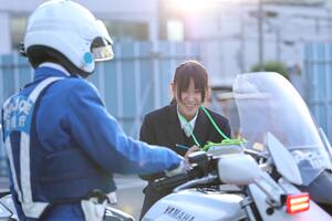 活動イメージ（白バイを観察）