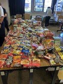 写真：皆様からご寄付いただいた食品の一部