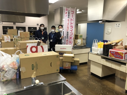 市役所回収分の食品の写真