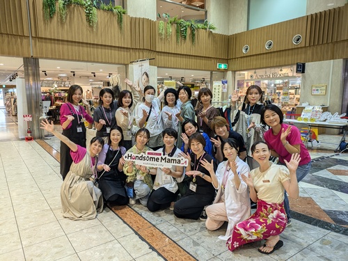 オープン前の皆さんの集合写真