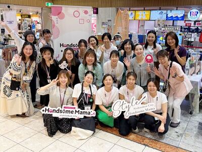 オープン前の皆さんの集合写真