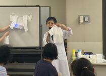蛍光増泊剤についての説明の様子
