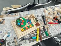 木の端材でできあがった作品