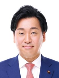 写真：酒井議員の写真