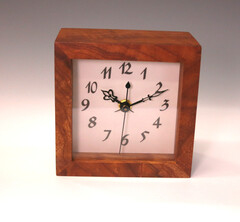 ケヤキの置時計の写真