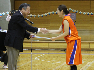 写真：スポーツ祭東京2013　バスケットボール競技会　表彰式1