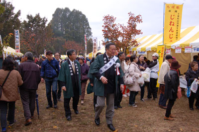 写真：出店エリア見学