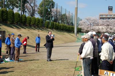 写真：東京都ターゲットバードゴルフ大会開会式市長挨拶