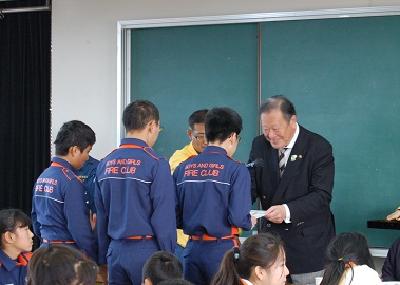 写真：感謝状贈呈